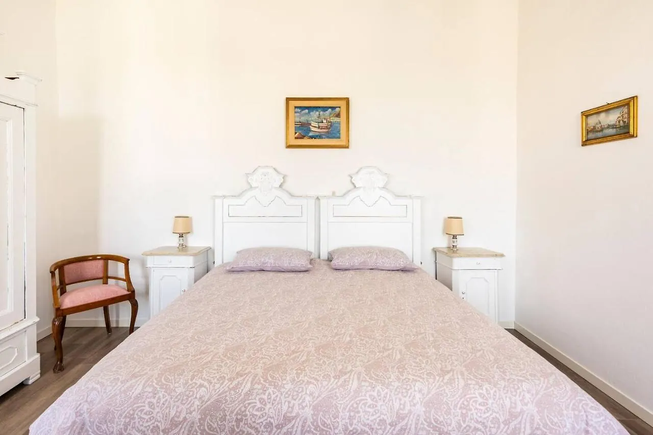 La Cascina Bed&Breakfast Desenzano del Garda 0*,  Italia